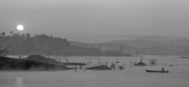 Sương sớm trên Hồ Đại Ninh - Morning dew on Lake Dai Ninh